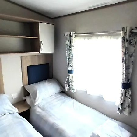 Suki - Up To 6 Berth Cabin, New. Tain Exterior photo